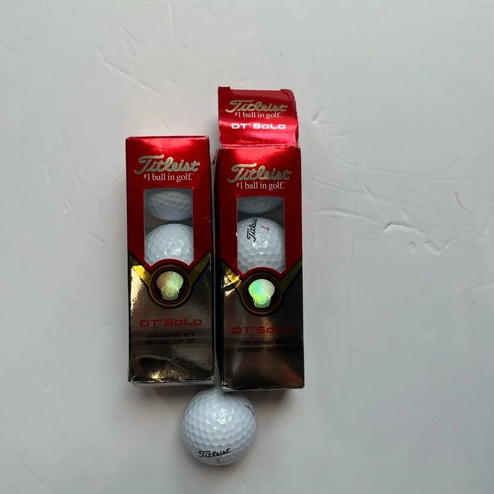 Titleist DT Solo Golf Balls - Red and Black Packaging - Picture 3 of 4